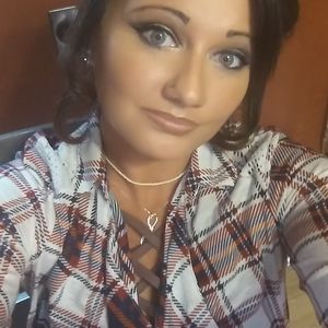 Meet your Posher, Desiree